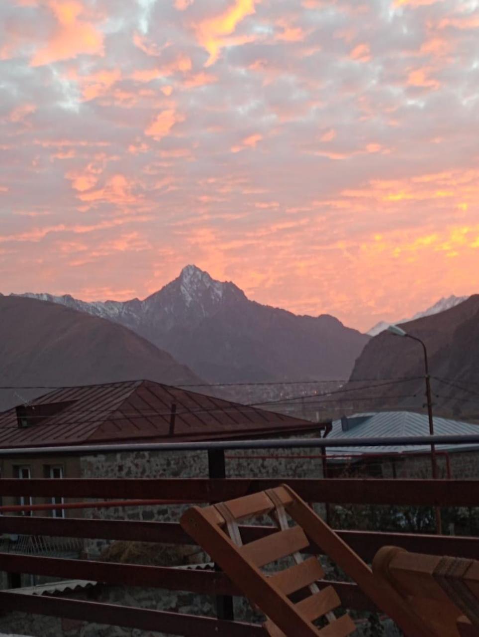 Royal Galaxy Apartment Kazbegi Exterior foto